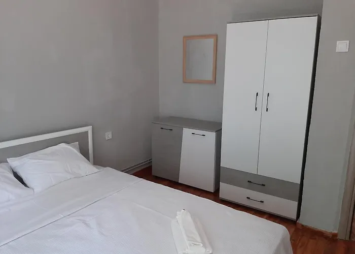 Eleni's 卡斯托里亚